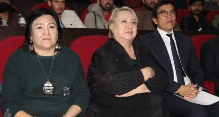 Э.Байсалов индиялык студенттерди Дивали майрамы менен куттуктады