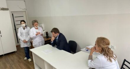 Профессор М.Костик провел совместный осмотр пациентов с врачами НЦОМиД