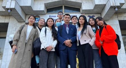 КММАнын студенттери Улутук китепканадан китеп дүйнөсү тууралуу маалымат айлып кайтышты