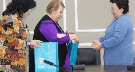 КММАнын профессору “Ысык-Көл облусунун ардактуу атуулу” болду