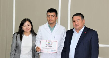 Вручение сертификатов студентам мобильных бригад скорой помощи