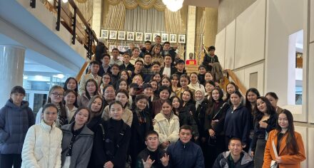 Куратордук иш чара: КММАнын студенттери театрда