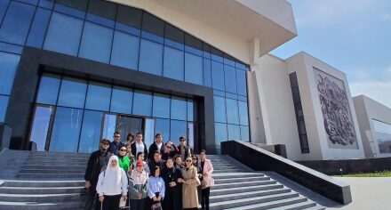 Көрүүсү боюнча майыптыгы бар студенттер «Ынтымак-Манас Ордо» имаратына экскурсияга барышты