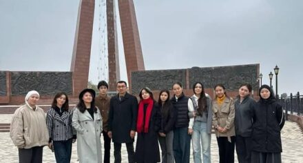 КММАнын студенттери «Ата-Бейит» мемориалдык комплексине барып келишти педиатрия факультети