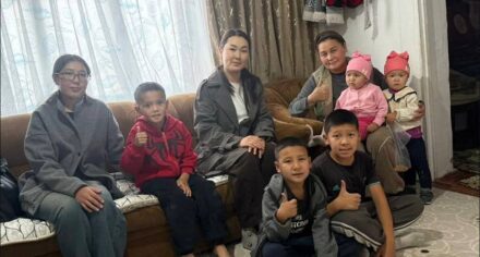 КММАнын студентрери жетим балдарга колдоо көрсөттү