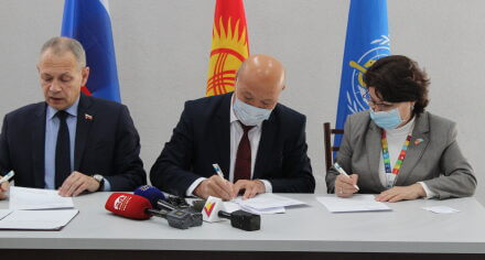 В Медакадемии передана гумпомощь Кыргызстану от Посольства России в КР и ВОЗ