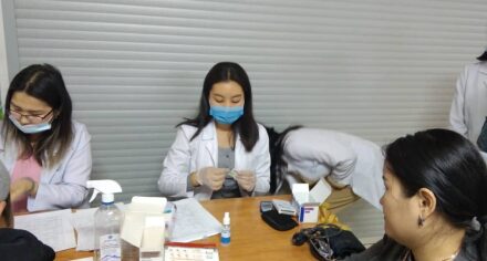 Студенты и ординаторы КГМА организовали открытый пункт по диагностике сахарного диабета