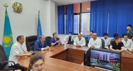 Улуттук илимдер академиясынын жана Россия илимдер академиясынын академиги С.Джумабеков КазНМУнун студенттери үчүн окуу семинарын өткөрдү