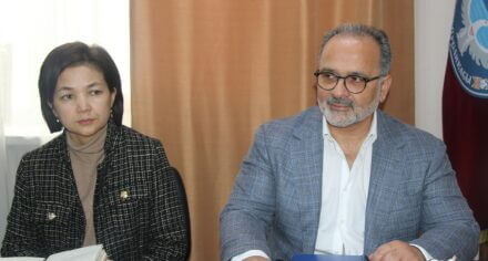 Доктор П.Эфтехари жоон ичеги рагын, эмчек рагын изилдөө боюнча долбоорлорду сунуштады