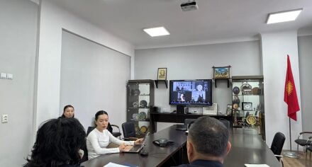 Онлайн-встреча КГМА с профессором Ли Менг из Калифорнийского университета