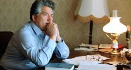 залкар жазуучу Ч.Айтматовдун туулган кунунө карата даярдаган КММАнын лицейинин окуучуларынын видеоролиги