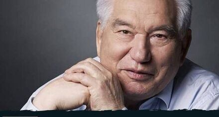 КММАда Ч.Айтматовду окушат