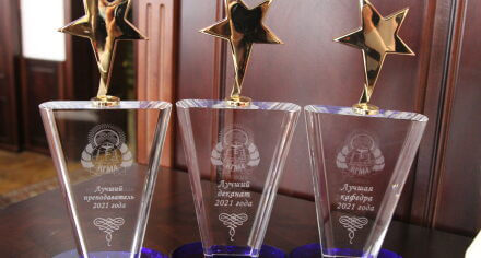 На Ученом совете КГМА были еще награждения по результатам номинаций в конкурсе “Лучшая кафедра года”, “Лучший деканат”, “Лучший преподаватель” 2020-2021 учебного года