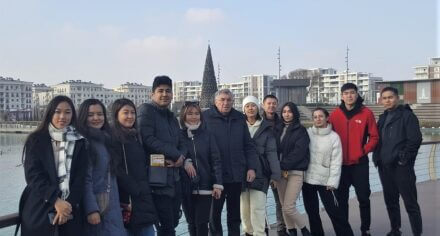 Заведующий кафедрой патофизиологии Р.Тухватшин  прочитал 20 часов лекций  Самаркандским студентам