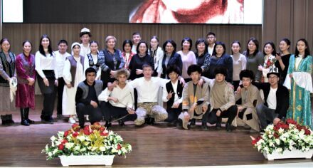 КММАда залкар жазуучу Чыңгыз Айтматовдун туулган күнүнө арналган иш-чара өттү