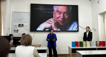 Кураторский час посвященный к 95-летию Ч. Айтматова на кафедре